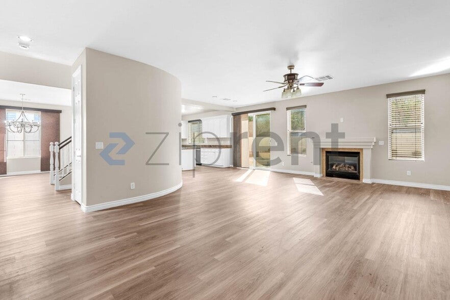 Building Photo - Unit