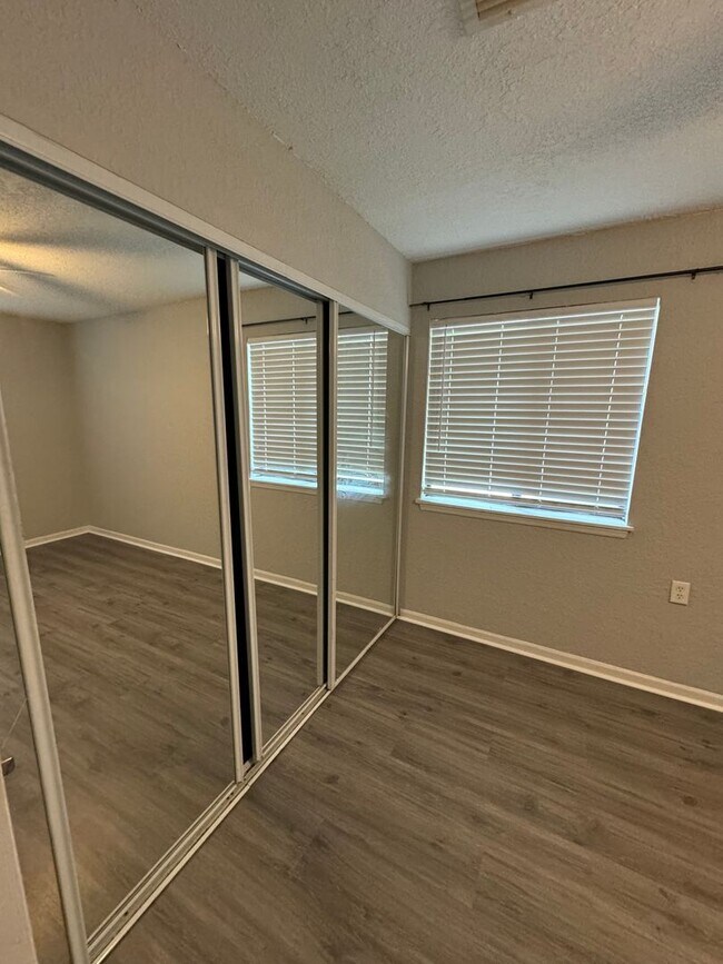 Building Photo - Come See This Beautiful Remodeled 2 Bed 1 Bath Condo in Mystic Woods! Available Now!