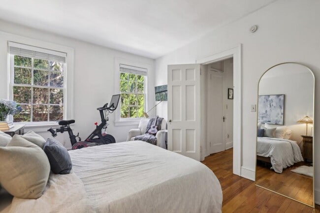 Building Photo - 70 Sheridan Dr NE