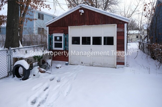 Building Photo - Charming 3 bedrooms in Rensselaer