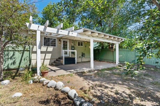 Building Photo - 2326 N Meade Ave