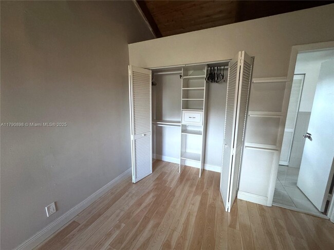 Building Photo - 8115 SW 21st Ct