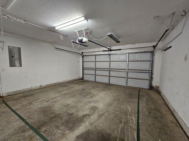 Building Photo - (3) Bed/(2) Bath in West Norman's Castlero...