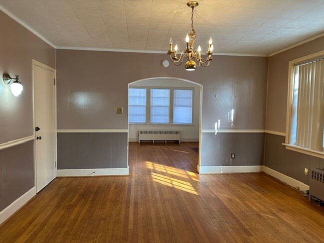 Building Photo - Welcome to our cozy 1st floor 2-bedroom, 1...