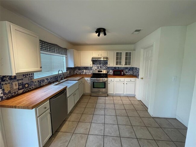 Building Photo - 3217 Maryfield Ln