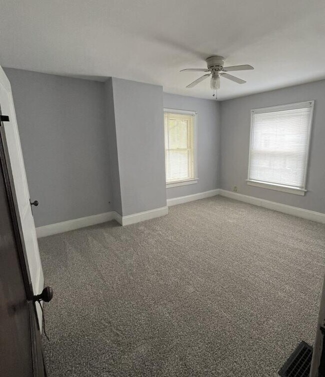 Building Photo - 558 Lilley Ave