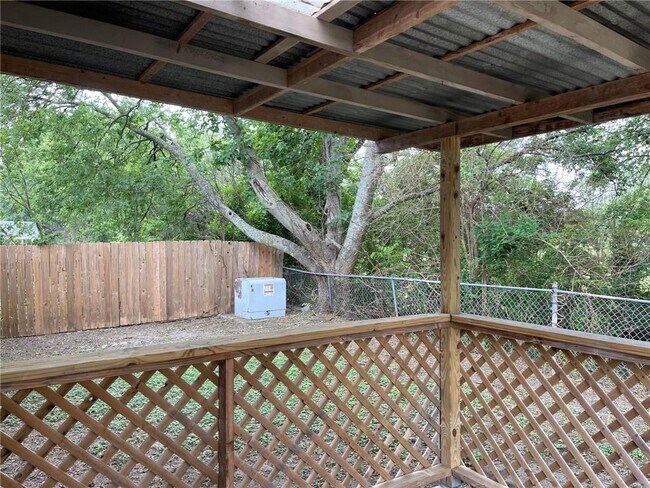 Building Photo - 10622 Golden Quail Dr