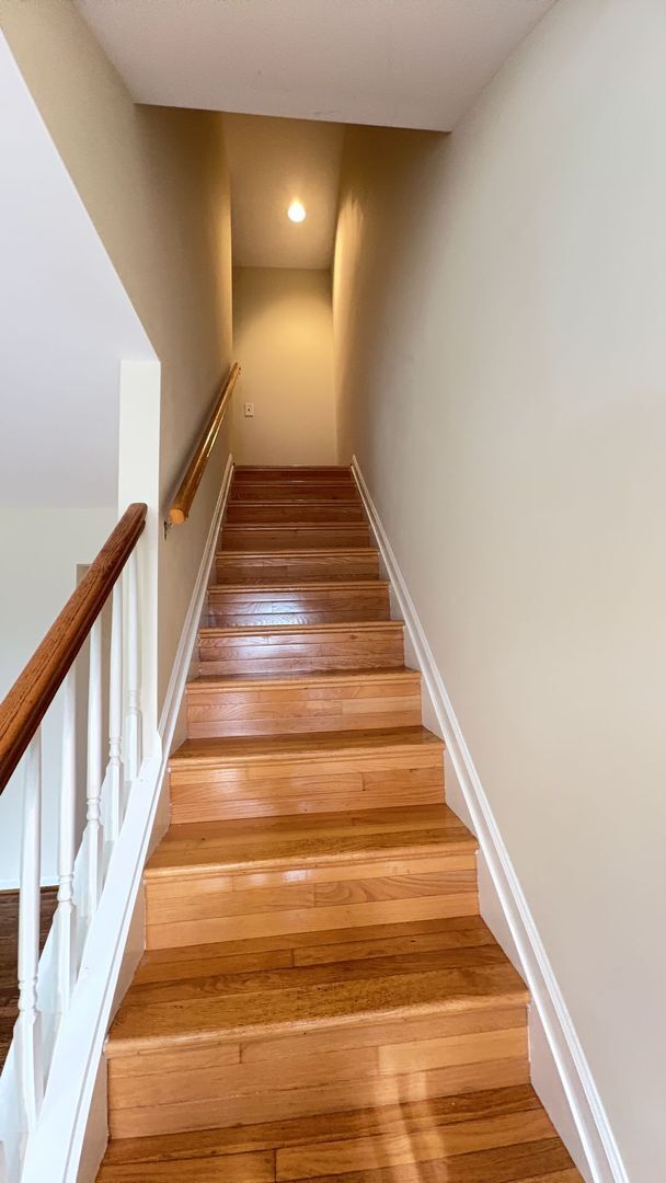 Building Photo - Two Primary Suite, Three Level Townhouse in the Pinecrest Community