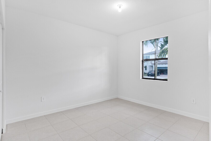 Building Photo - 11947 SW 241st Ter