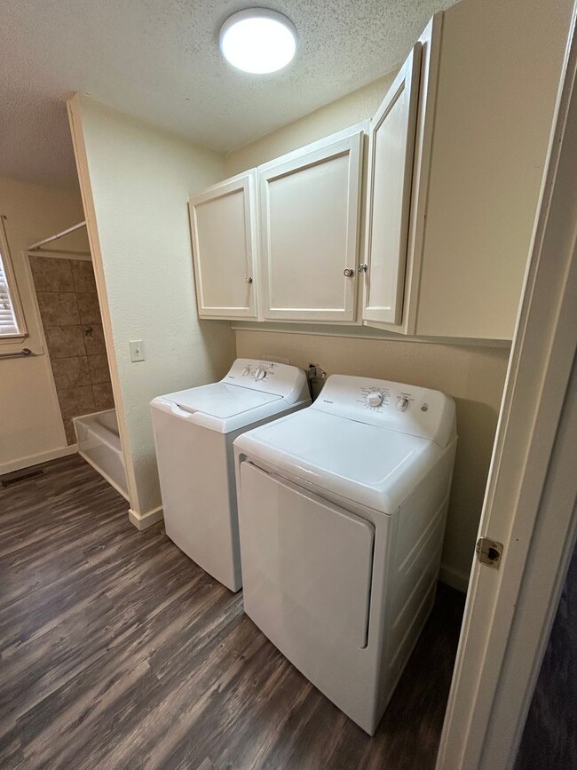 Building Photo - 1551 AR-247