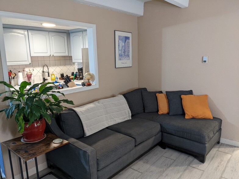 Building Photo - 655 N Pearl St