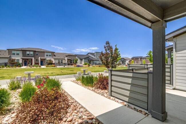 Building Photo - Spacious 4BR Townhome in Denver