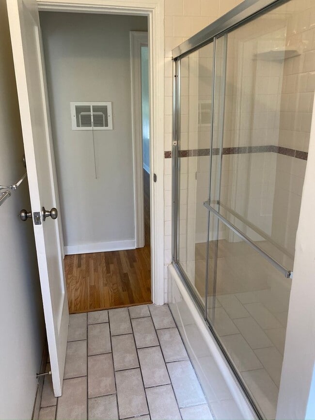 Building Photo - Spacious 2 Bedroom 1 Bath House in Eagle Rock