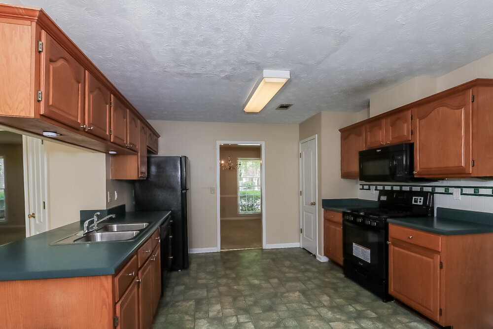 Building Photo - 2885 Summit View Ct