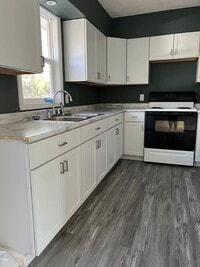 Building Photo - One Bedroom Remodeled apartment in Pulaski