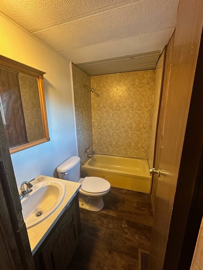 Building Photo - 1683 Birch St