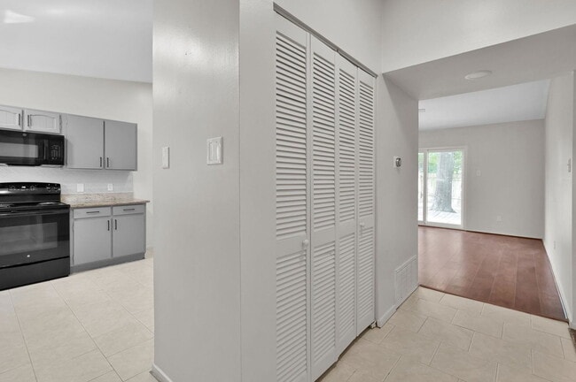 Building Photo - 21 Gambrel Oak Pl