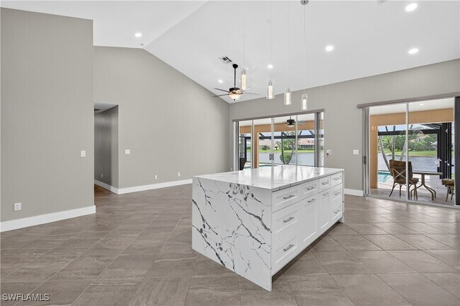 Building Photo - 2138 E Crown Pointe Blvd