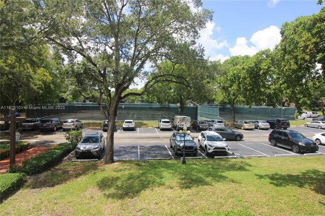 Building Photo - 3750 Inverrary Dr
