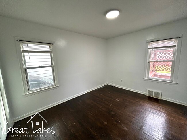 Building Photo - 21565 Blackmar Ave