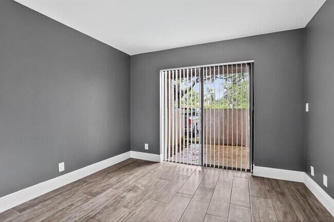 Building Photo - 2242 NW 39th Ave