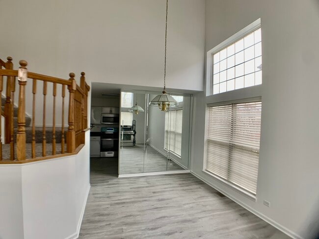 Building Photo - 3270 Haverhill Dr