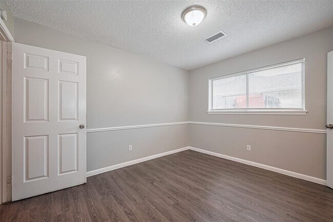 Building Photo - 14319 Waterville Way