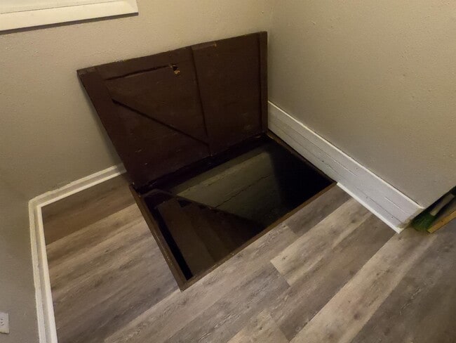 Building Photo - 307 E Telegraph St