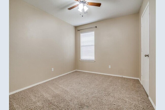 Building Photo - 1202 Angelina Dr