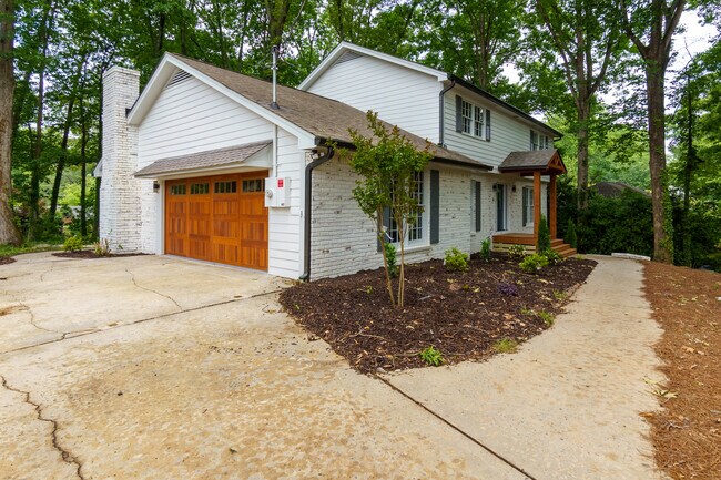 Building Photo - 280 E Valley Dr