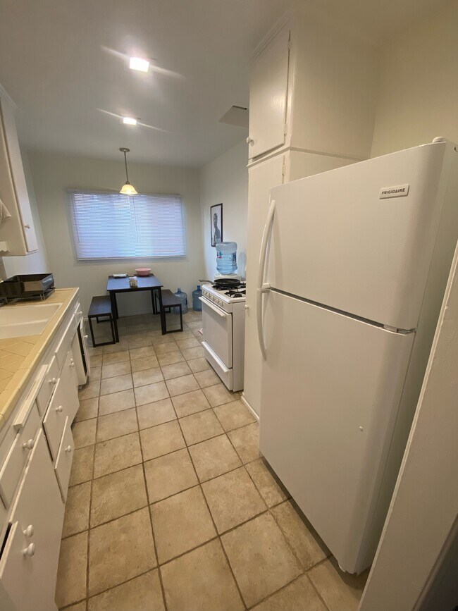 Kitchen - 135 S Orlando Ave