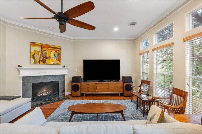 Building Photo - 408 Fowler St