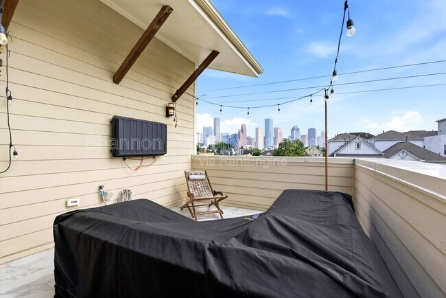 Building Photo - 1512 Crockett St