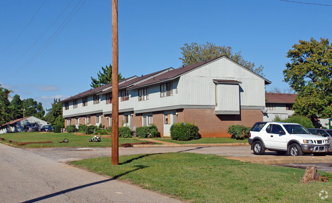 Building Photo - Century Oaks Apartments