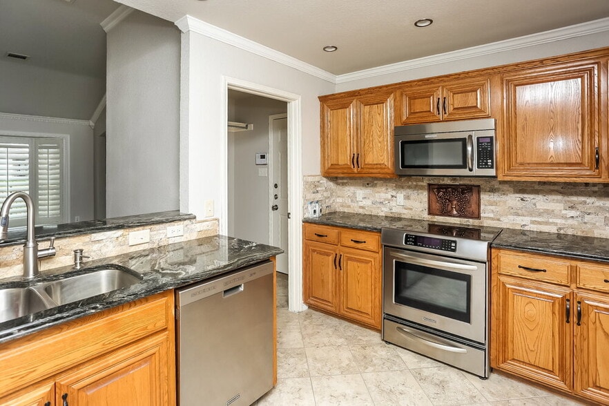 Building Photo - 10921 Emerald Park Ln