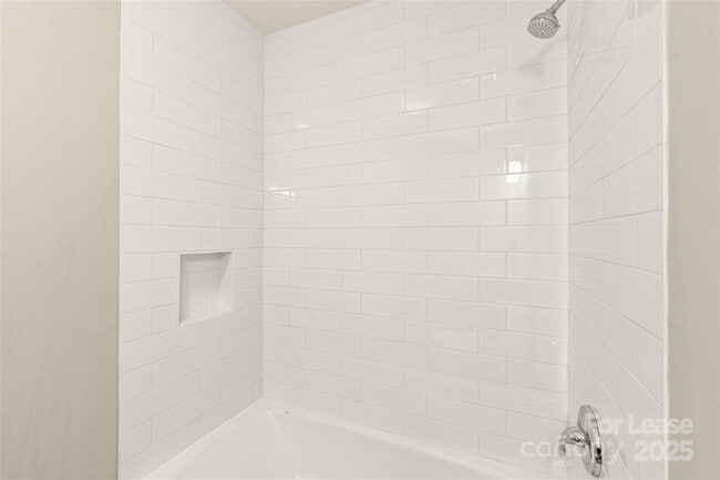 Building Photo - 5001 Vescova Ct