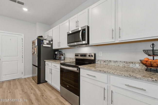 Building Photo - 14753 Cashew Ave