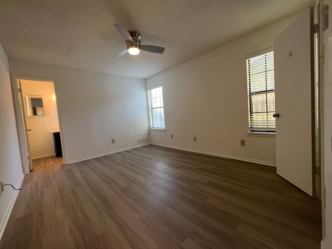 Building Photo - Single Family Home *LEASING SPECIAL AVAILA...