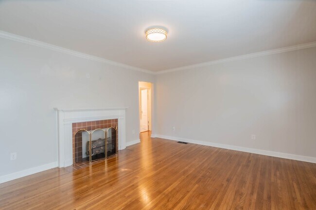 Building Photo - 1341 S Erie Ave