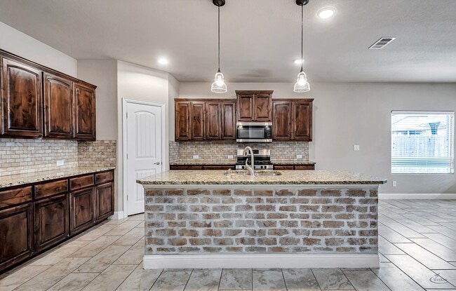 Building Photo - 7041 XIT Ranch Rd