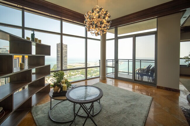 Building Photo - 450 E Waterside Dr
