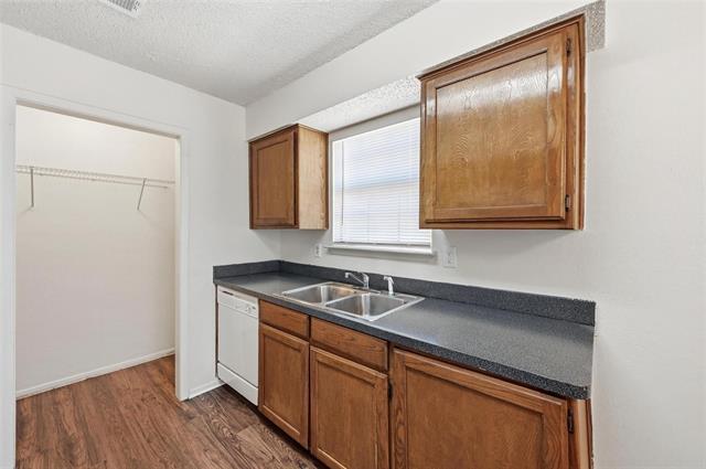 Building Photo - 504 Kings Way Dr