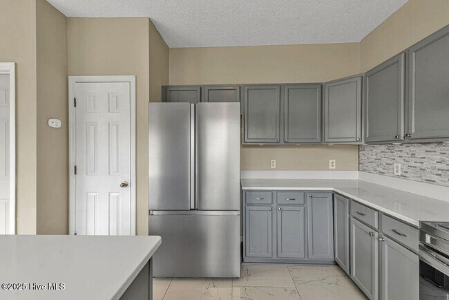 Building Photo - 106 Briar Hollow Dr