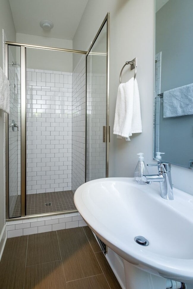 Building Photo - 1811B 6th Ave N