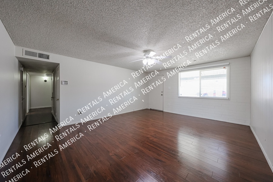 Building Photo - 3550 E Voltaire Dr