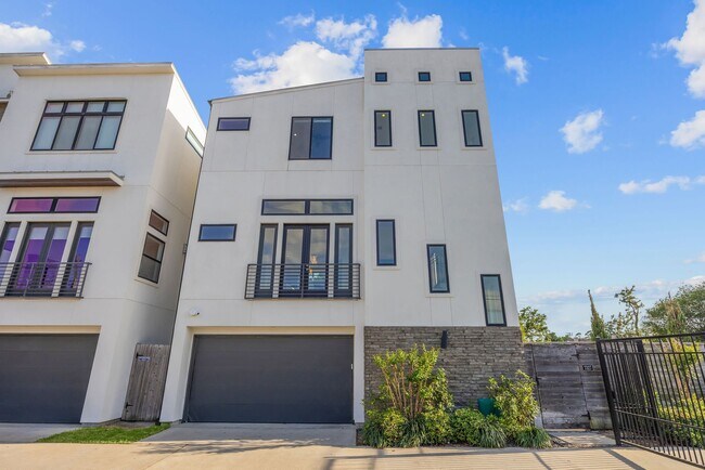 Building Photo - 7327 Shadyvilla Pointe Dr