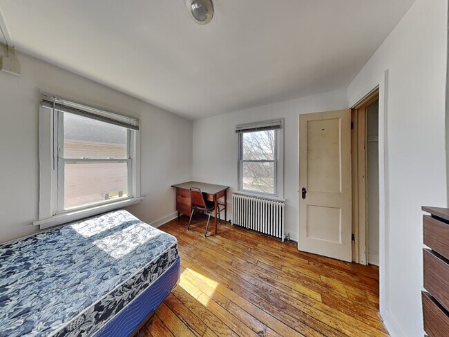 Building Photo - 33 E Chalmers St