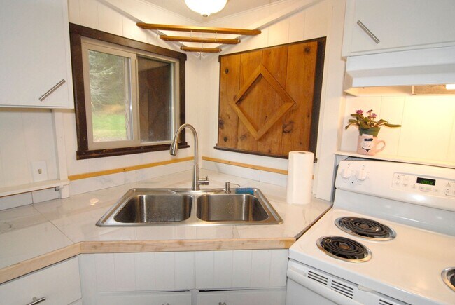 Building Photo - Riverfront property in Coast Range