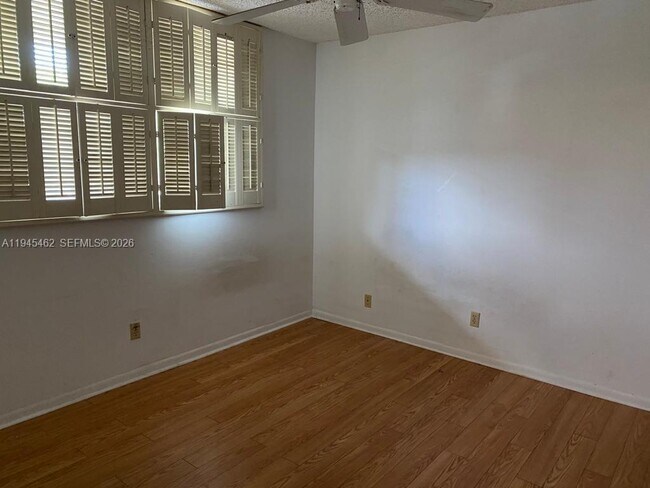 Building Photo - 5841 NW 61st Ave