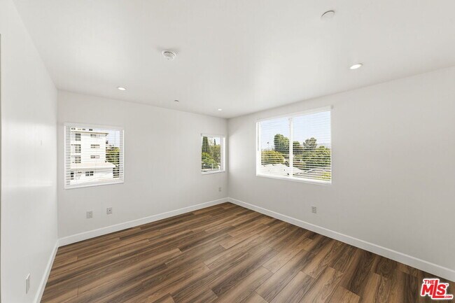 Building Photo - 11218 Camarillo St